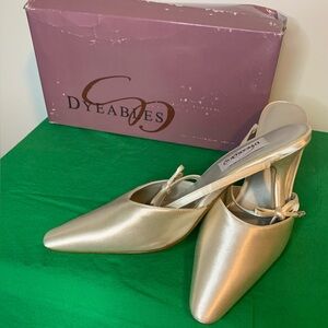 DYESBLES. Size 7 B. Women's Cream Slingback Heels.